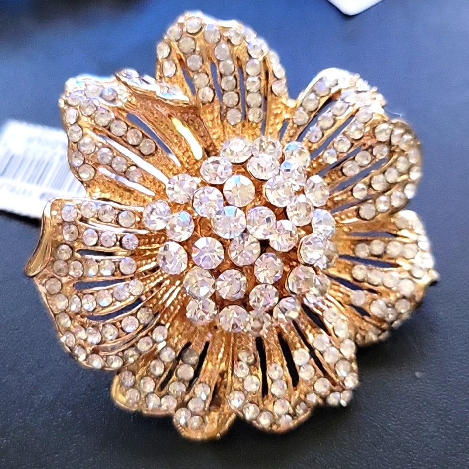 New With Tag Cara Ny Gold Tone Crystal Flower Ring